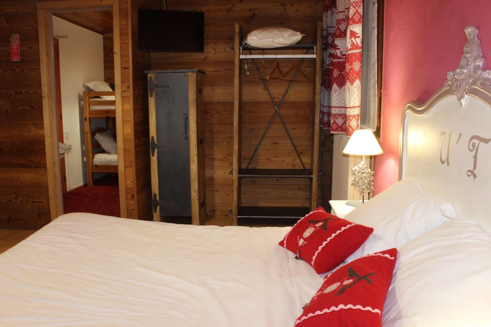Hotel Restaurant U'Fredy La Clusaz Exteriör bild